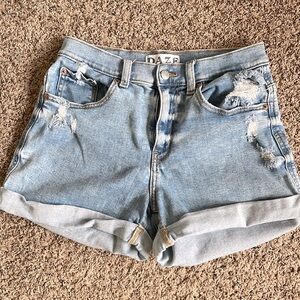 Daze Denim's Dads Girl Eco Distressed Cuffed Mom Short. Size 28